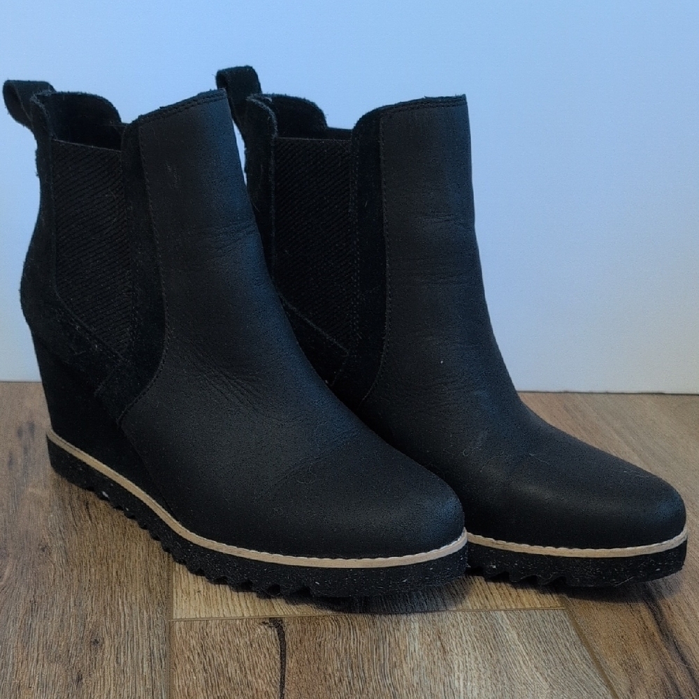 Toms Black Wedge Shoes with Suede Finish